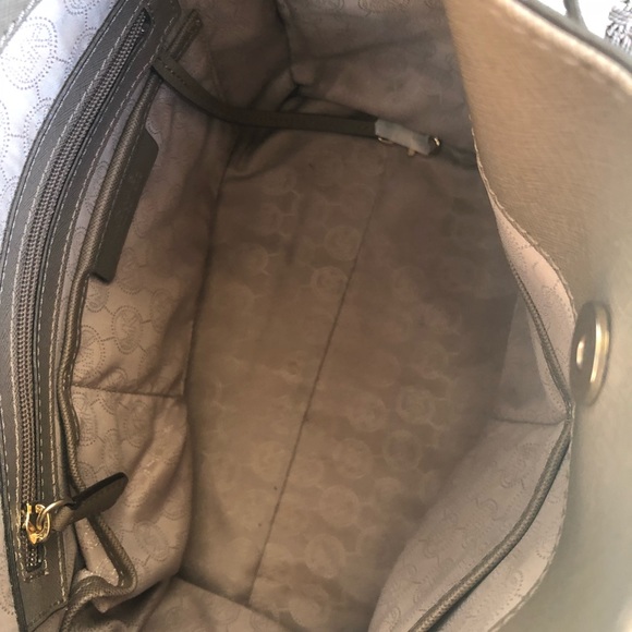 Michael Kors purse - Picture 2 of 2